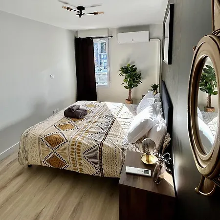 Modern 1 Bdr + Balcony + Free Parking + Ac + Pool