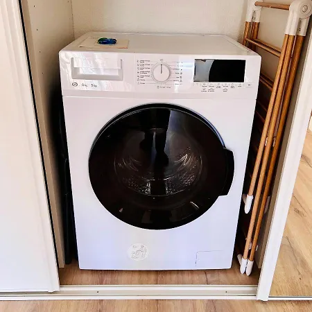 Modern 1 Bdr + Balcony + Free Parking + Ac + Pool *