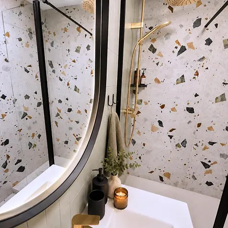 Moderne Et Cosy T2 - Parking&clim&piscine&balcon - Lyon 25 Min Apartment